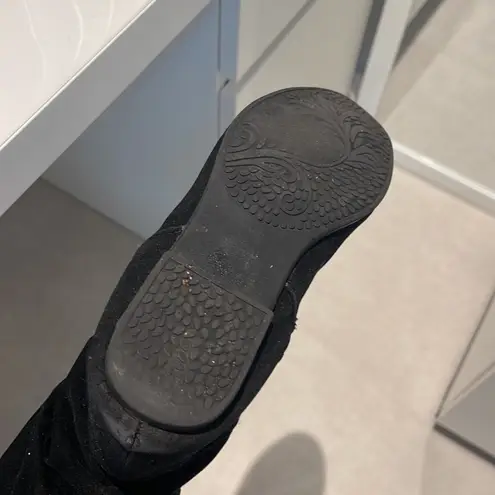 Women size 6 Black over the knee boots zipper on the inside soft suede alike