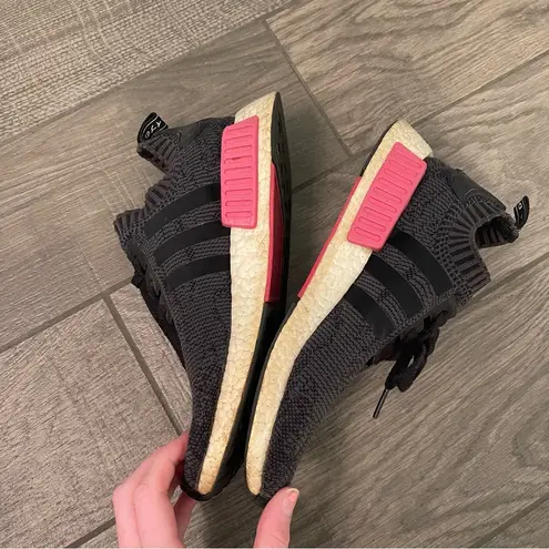 Adidas NMD R1 Sneakers Black/Hot Pink