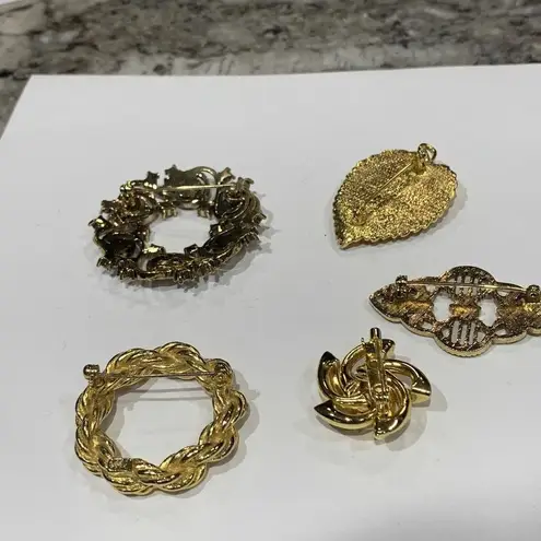 Monet Lot Of 5 Variety Of Vintage - Modern Brooch Pins Gold Tone 1  1 AAi