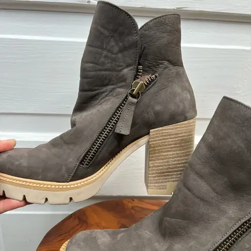 Bueno Women's Elliott Ankle Boots Size 9 Stone Nubuck Gray Block Heel Zip Side