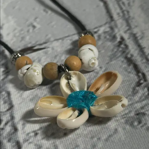 Flower Shell Necklace On Thin Rope Beach Hawaiian Bohemian Necklace 16” Tan