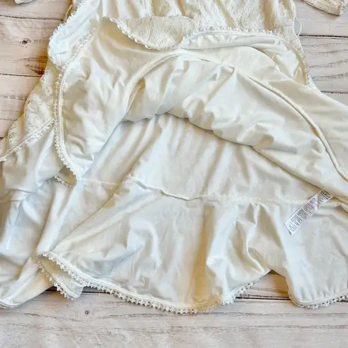 City Chic Garden Kisses White Lace Ruffle Dress Size 22 NWT