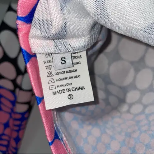 Trendingā Dynamic Polka Dotted Long Sleeve Crop Top Pink