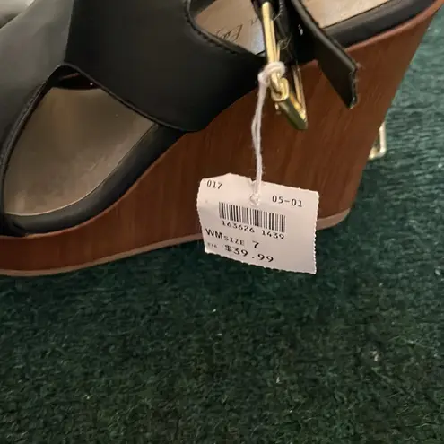 American Eagle NWT  Leather Wedges