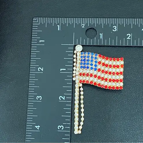 Vintage Unsigned Pave Crystal Rhinestone Patriotic US Flag Pole 3” Brooch 17.5g