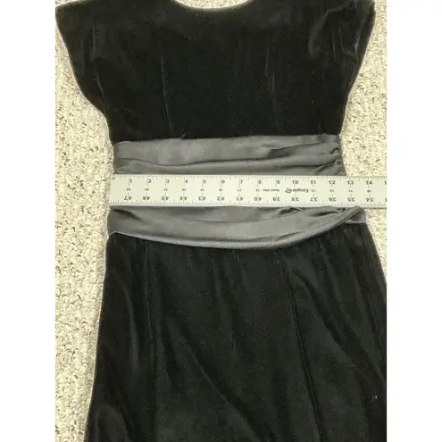 Womans Jennifer Moore Petites Black Velvet Size 2 Knee Length Low Back Dress