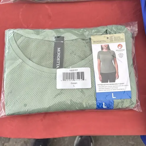 Mondetta fitted active seamlessly t-shirt nwt