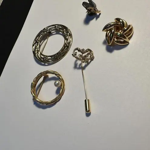 Lot Of 5 Gold Tone Brooch Pins Circle Wreath, Rooster Bird Etc