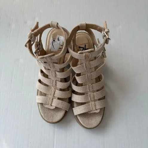 Dirty Laundry NWOB Fun stuff Gladiator lug sole heeled sandals natural hemp 6.5