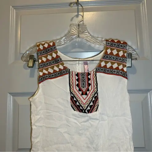 Alya Francesca’s  White Boho Embroidered Accent Gauze Top size L