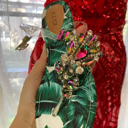 Green and cream tropical leaf sandals w rhinestone brooch Elya approx 7 unsized