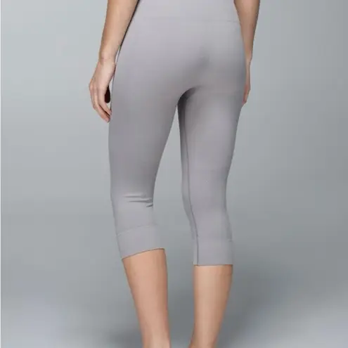 Lululemon Women's  Seamlessly Street Crop Heathered Medium Grey Size 8 Yoga Pants