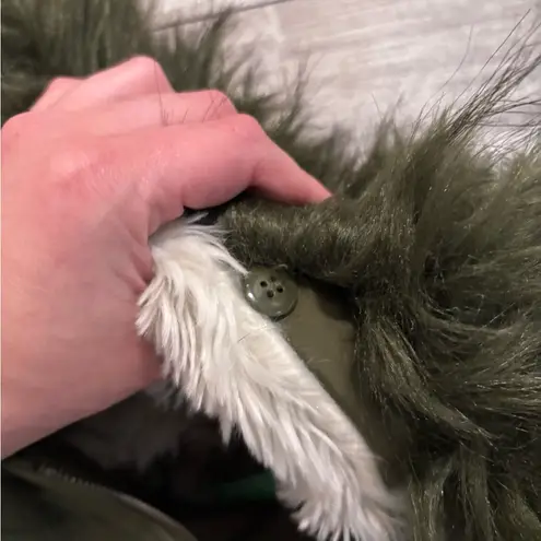 United Colors Of Benetton Puffer Vest – Size Small – Faux Sherpa Fur Hood