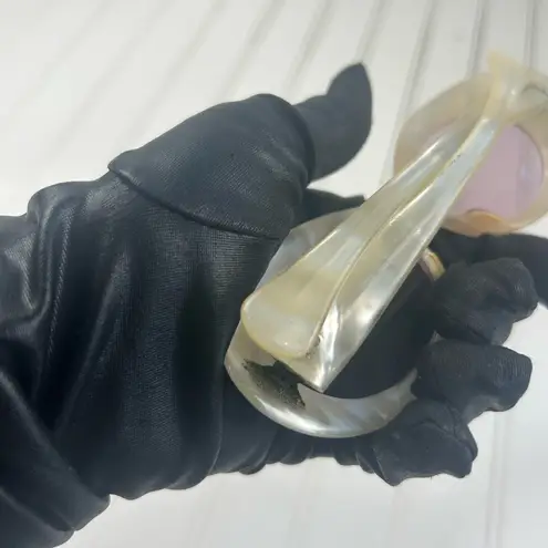 Vintage Oval Pearlized Frame Sunglasses ā Pink Tinted Lenses, Y2K Retro Style White