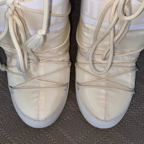 Moon boots Size 7