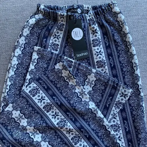 Boohoo NWT  Leanne Boho Paisley Print Flare Pants