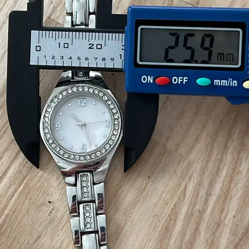 FMD Crystal and Pearl Ladies Watch Crystal Embedded Pearl Dial New Battery Silver