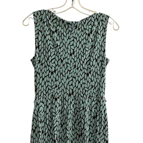 London Times Women's Size 8 Leaf Print V-Neck Knee Length Dress