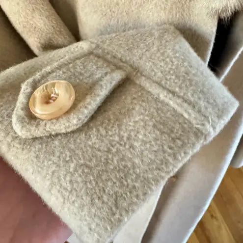 Winter Coat Wool Cashmere Orig Ret. $3000 (1980)
Vintage De Mar’s Tan Size M