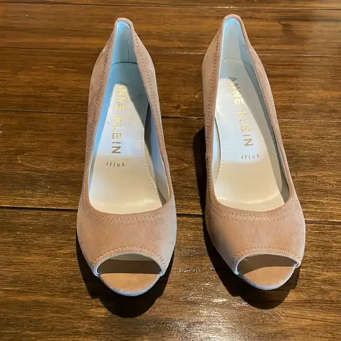 Anne Klein  Meredith Heels