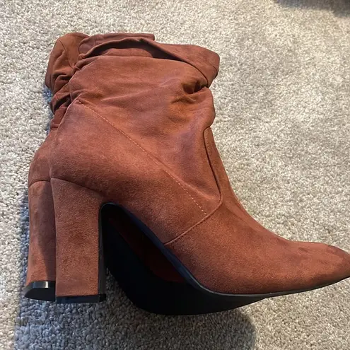 Boutique New cinnamon colored block heels faux suede tall zippered 9.5