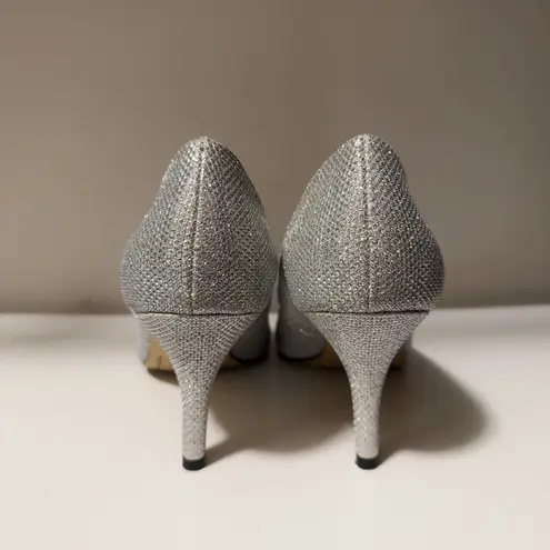 Bella Vita Women's Define II Silver Glitter Low-heel Pump Size 9