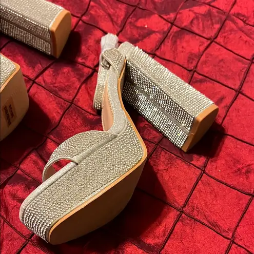 Glamorous Silver Rhinestone Heels Size 6