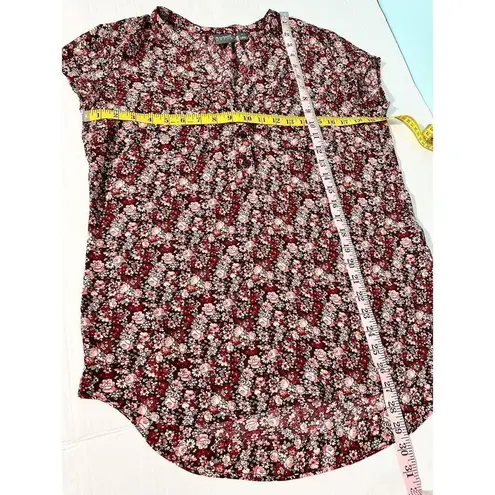 Soho New York & Company Women's Floral Split V-neck 3-Button Blouse Red Medium