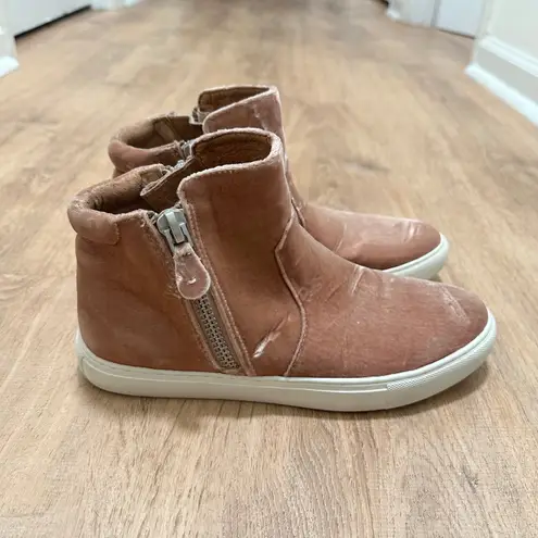 Gentle Souls | Women's Blush Velvet High Top Zipper Sneakers