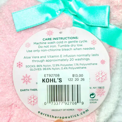 NWT Earth Therapeutics Pink Snowflake Aloe Vitamin E Moisture Gloves and Socks
