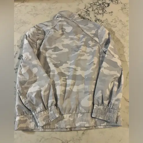 Zenergy Chico's 2 Piece Set Pants & Jacket 8/10 Gray Camouflage Outfit Chicos Size undefined