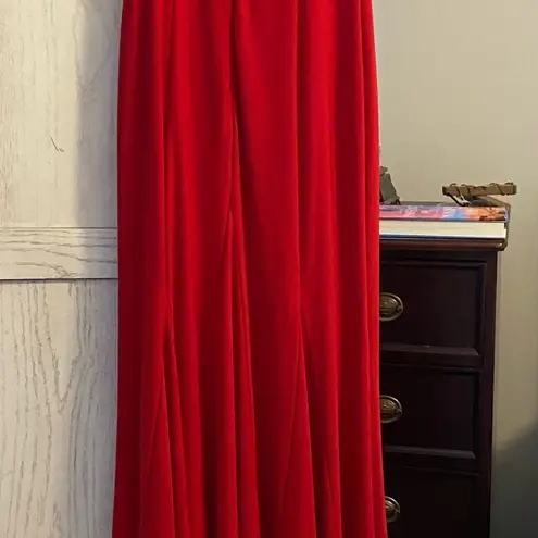 Gorgeous red full length formal gown size 1/2. Built in bra.