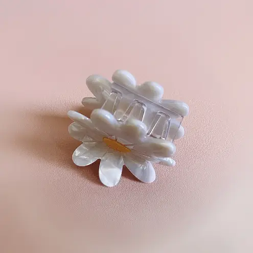 Daisy  Flower Resin Claw Clip | Eco-Friendly