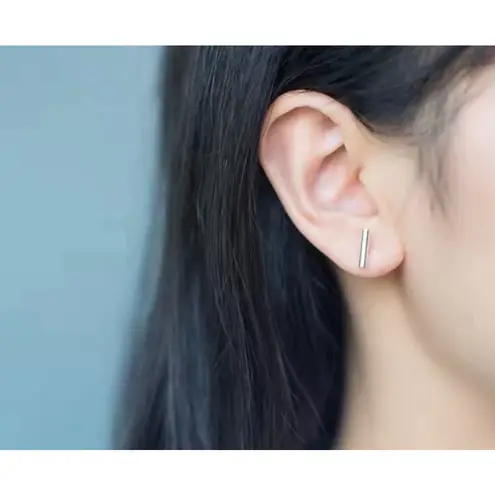 Boutique Fine 925 Sterling Silver Rhodium‎ Bar Staple Stud Earrings