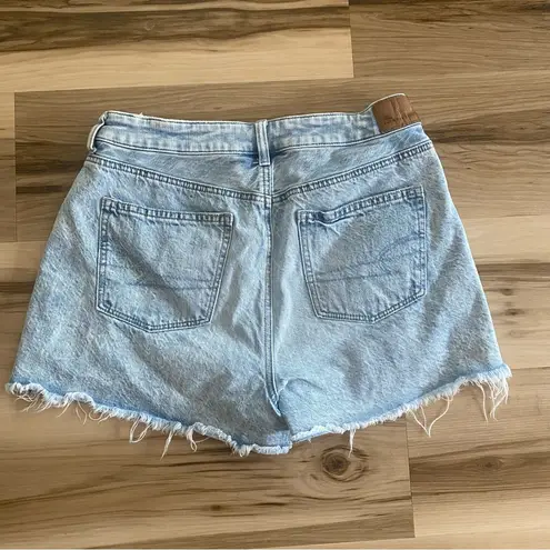 American Eagle  Woman’s Light Wash High Rise Raw Hem Distressed Shorts Size 8