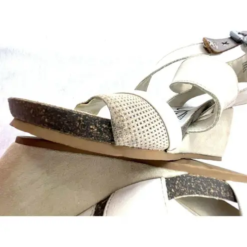 OTBT Freedom White Beige Leather Strappy Wedge Sandals Womens Size 8.5 Flaw