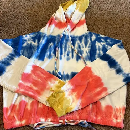 Beach Riot Women’s Red, Gold & Blue Tie Dye Shorts Outfit - Size M