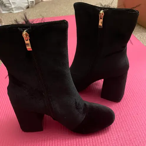 Olivia Miller NWT Black Feather Bushwick Ankle Boots