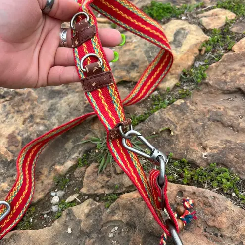 The Sak Sakroots Peace Red Circle Art Deco Cross Body Canvas Purse