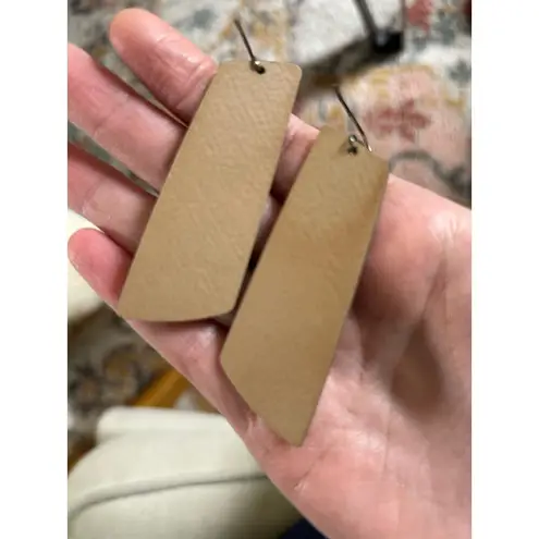 Nickel & Suede Flint Gem Lightweight Leather Earrings Unicorn EUC Black Textured