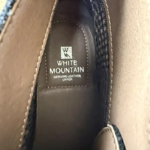 White Mountain auburn black suede booties women's size 6M