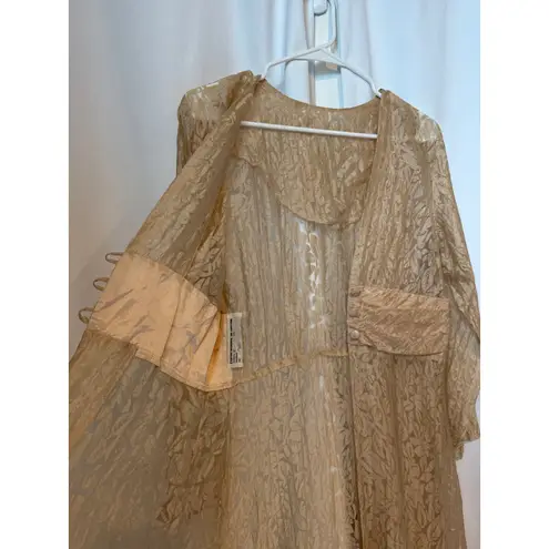 Vintage 1960s French Lace Gown Robe • Centre National du Costume medium