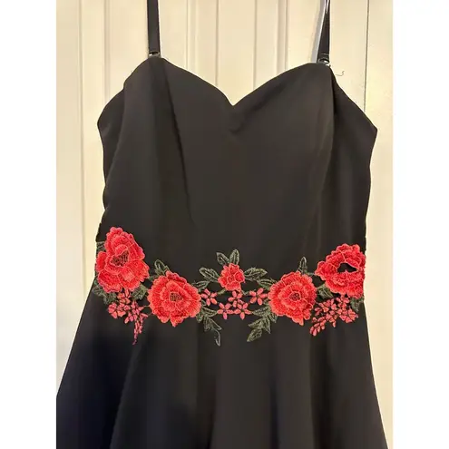 Roz & Ali Black Sleeveless Dress With Red Rose Embroidery At Waistline