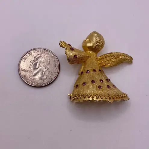 Vintage Signed DODDS Goldtone Angel Brooch – 1960s | Purple Rhinestones | 1.75” Gold