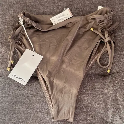 Vitamin A "Gemma" High Waisted Ruched Bikini Bottoms. NEW with tags size