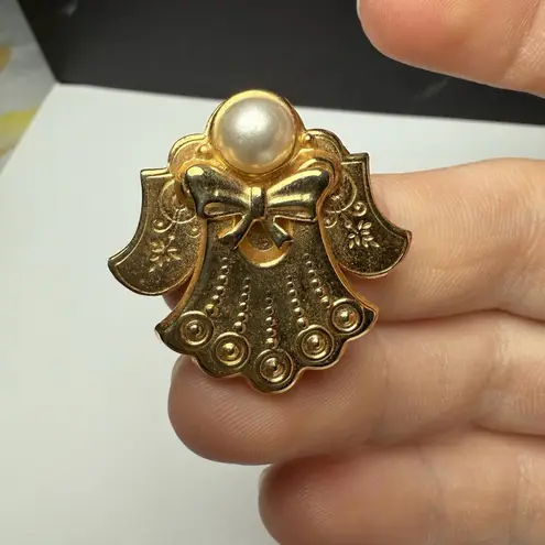 Signed Jane 1997 AOL Winged Angel Faux Pearl Brooch Pin Gold Tone