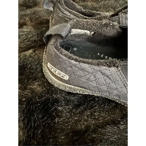 Keen  Womens Howser Black Quilted Faux Fur Lined Slip On Shoes 7.5