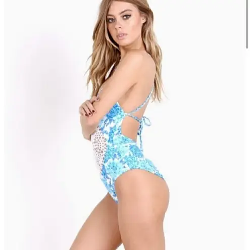 frankie's bikinis  Poppy One Piece Blue Dahlia in size medium