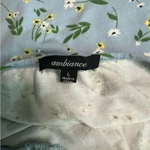 Baby blue floral halter top. Blue floral crop top Size L