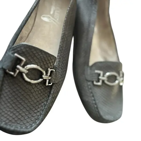 Aerosoles Women's black Loafers Size 8 Slip On with Silver Hardware